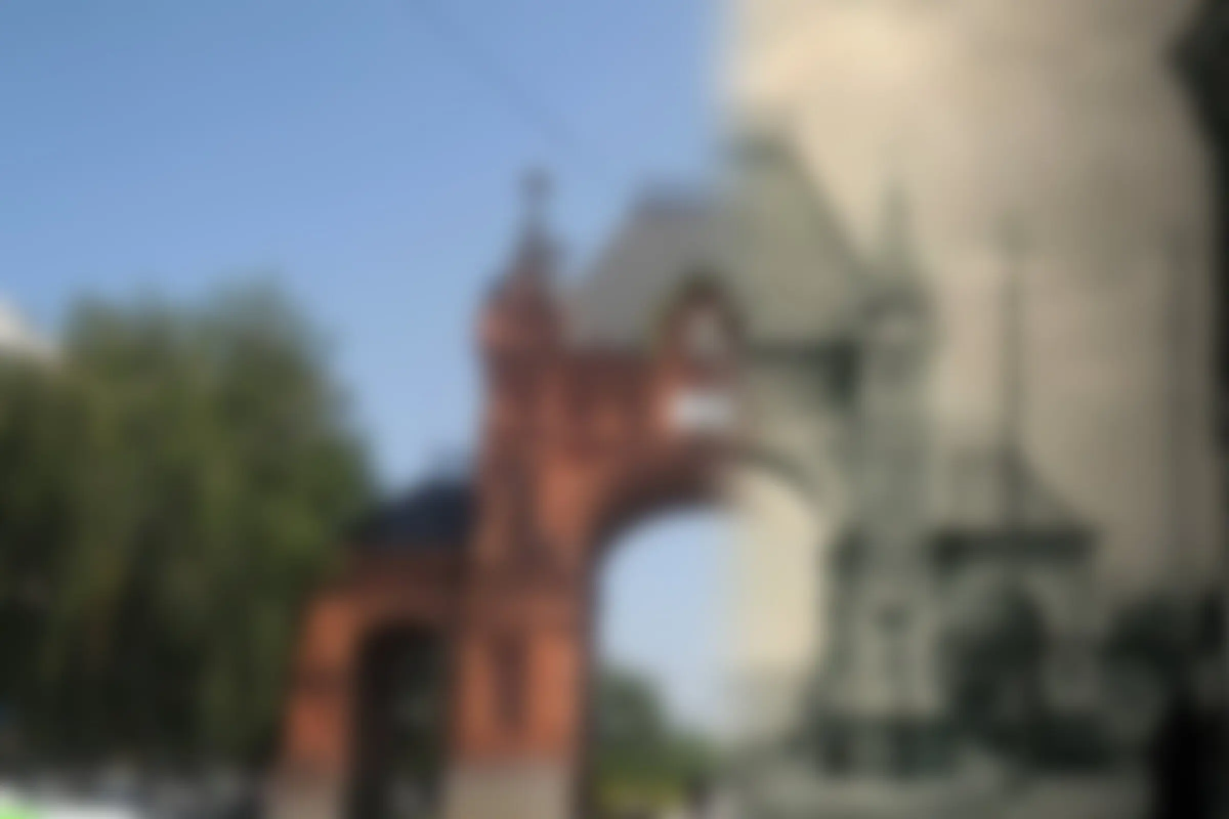 Откройте двери в мир квестов!